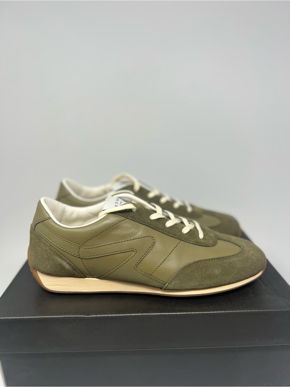Rag & Bone Slim Runner Sneakers
Size 10 - Picture 2 of 9